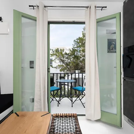 Sophisticated Getaway Apartment