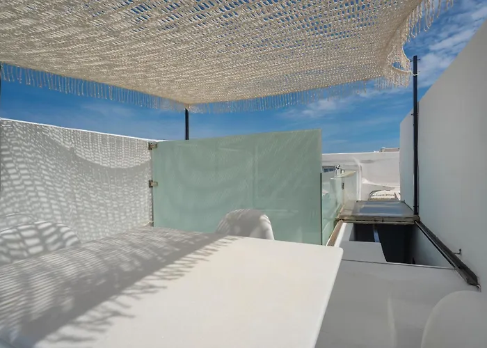 Sophisticated Getaway Daire