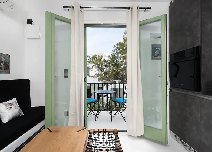 Sophisticated Getaway Daire